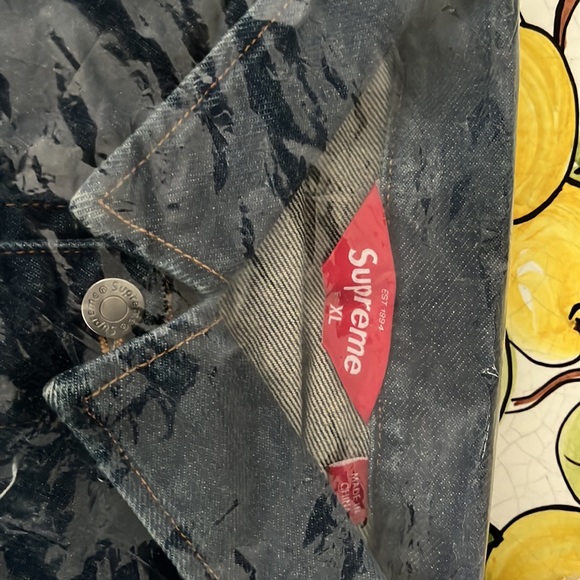 Refreshing the price of this Brand new Supreme Jean Jacket. Never worn! - Picture 2 of 9